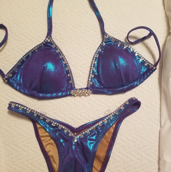 Competition Bikini - Picture 2 of 3